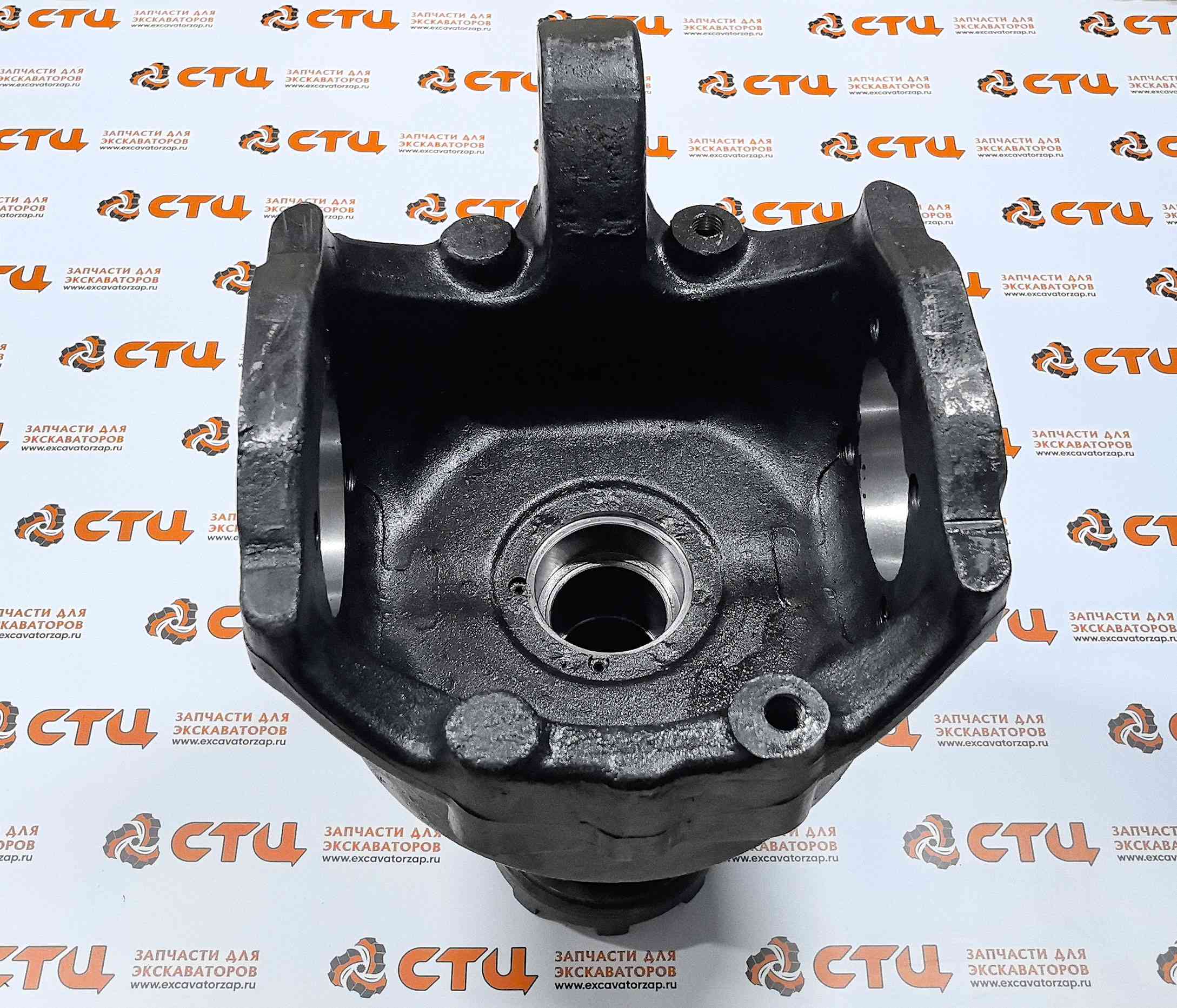 Кулак поворотный 4472.298.227, 4472298227, 4472-298-227 правый моста экскаватора HYUNDAI R200W7, R200W7A, R210W-9